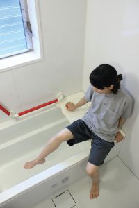 バスボードはねあげ_座位入浴